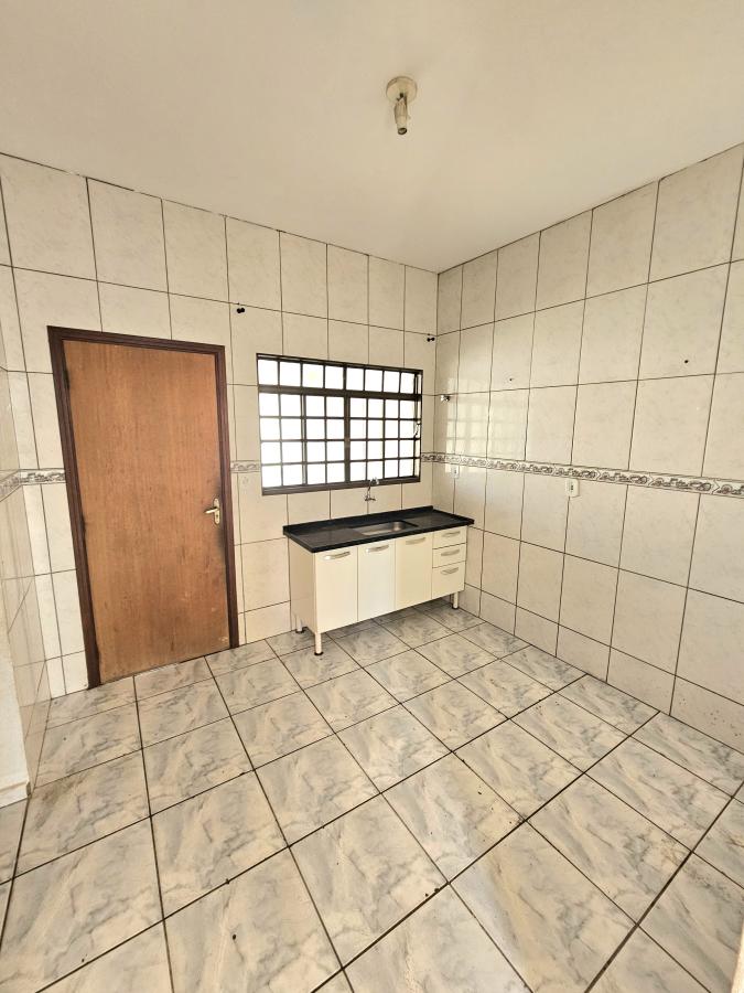 Casa à venda com 2 quartos, 250m² - Foto 3