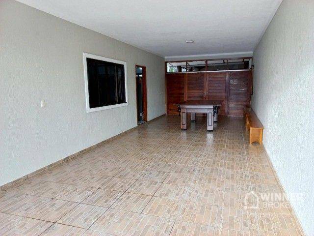 Casa à venda com 4 quartos, 242m² - Foto 2