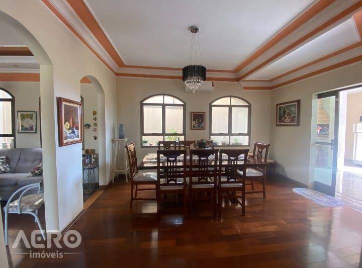 Casa à venda com 4 quartos, 250m² - Foto 4