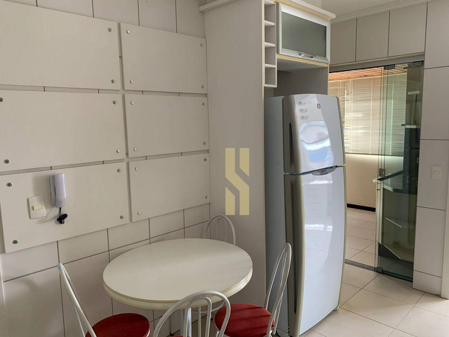 Apartamento à venda com 3 quartos, 123m² - Foto 4