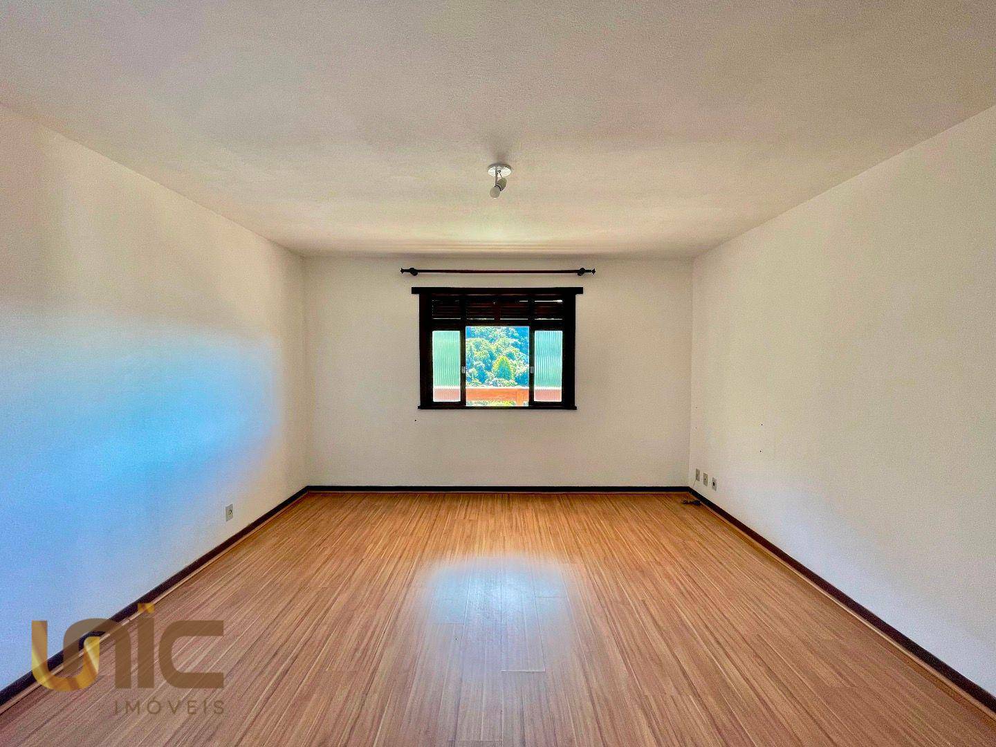 Casa à venda com 4 quartos, 229m² - Foto 7