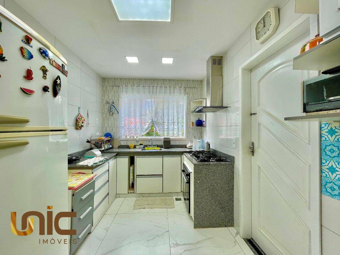 Casa de Condomínio à venda com 3 quartos, 220m² - Foto 14
