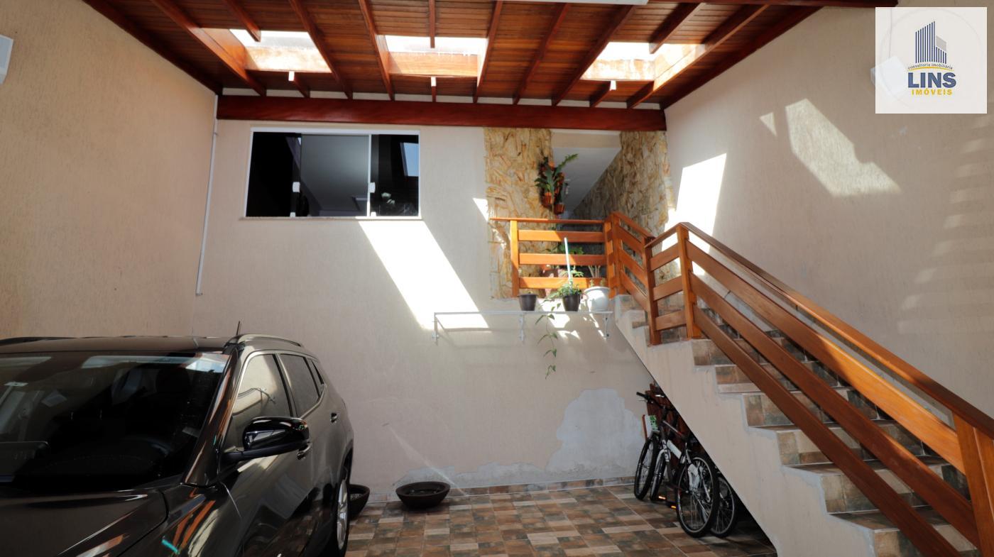 Sobrado à venda com 3 quartos, 180m² - Foto 1