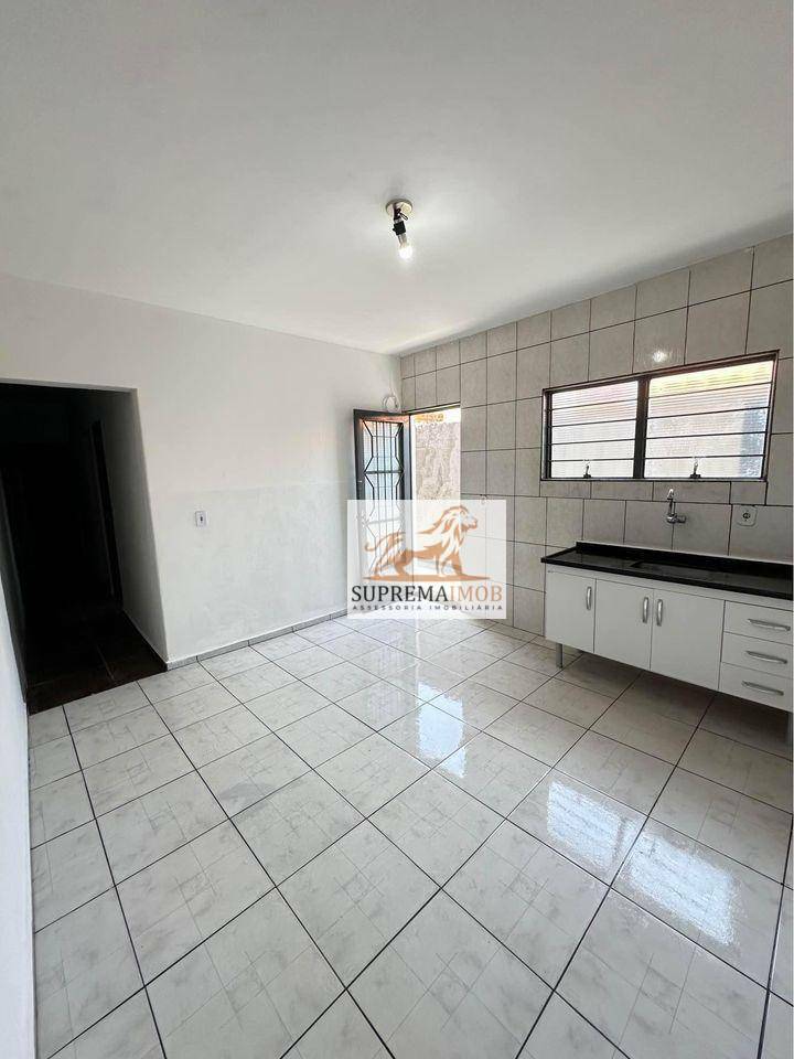 Casa à venda com 2 quartos, 104m² - Foto 2