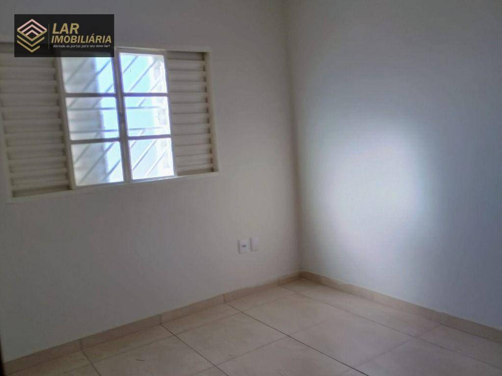 Casa para alugar com 3 quartos, 120m² - Foto 13