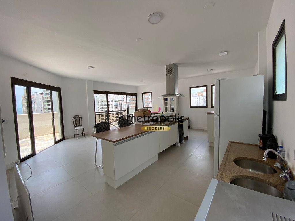 Cobertura, 3 quartos, 216 m² - Foto 2