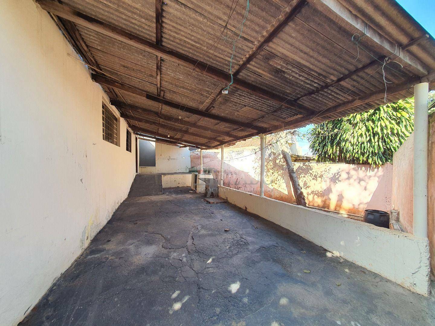 Casa à venda com 4 quartos, 200m² - Foto 3