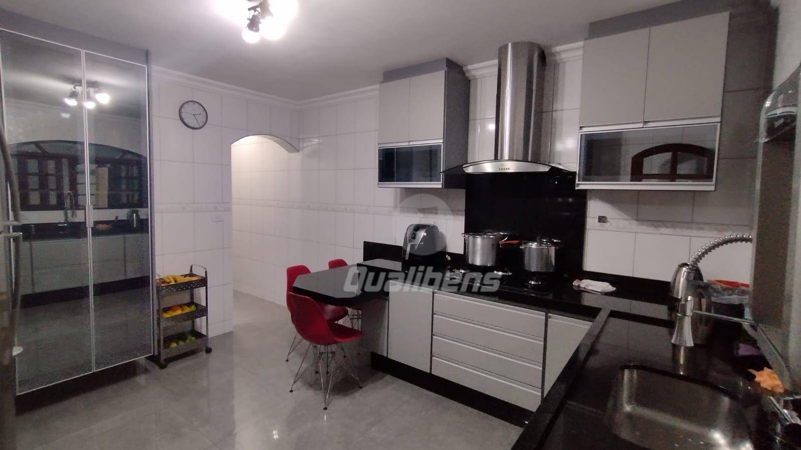 Sobrado à venda com 3 quartos, 201m² - Foto 4