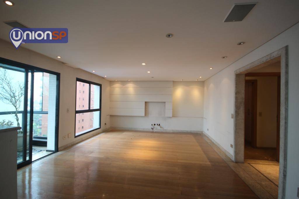 Apartamento à venda com 4 quartos, 202m² - Foto 2