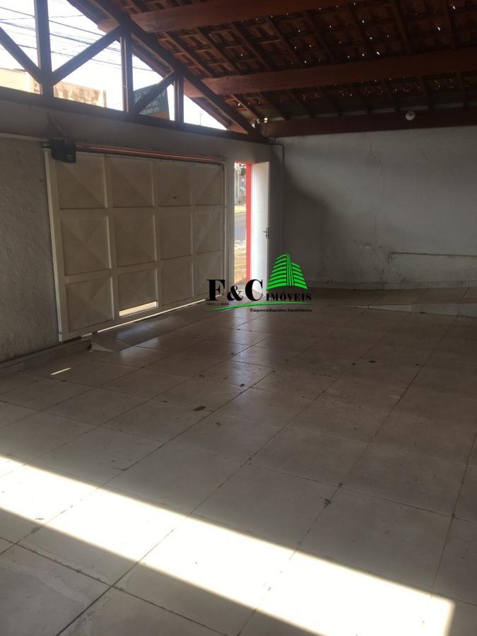 Casa à venda com 3 quartos, 250m² - Foto 2