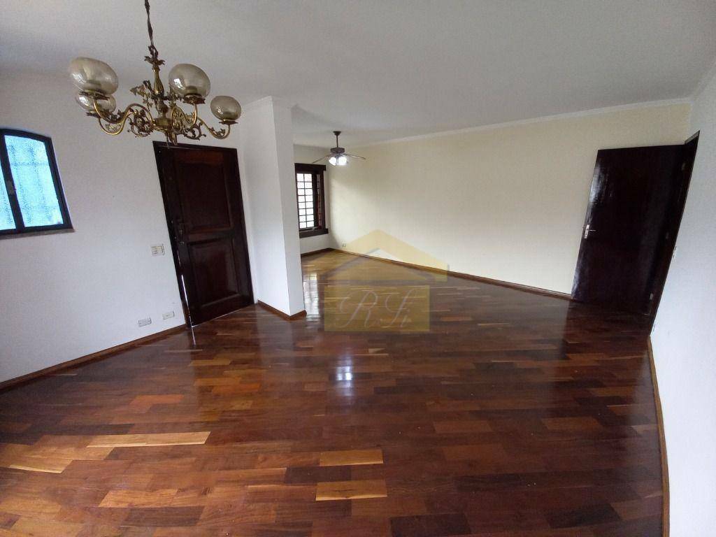 Casa à venda e aluguel com 3 quartos, 220m² - Foto 9