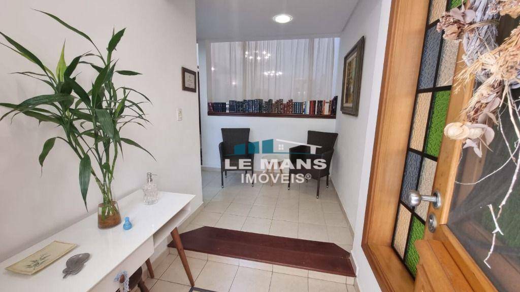 Casa à venda com 3 quartos, 241m² - Foto 7