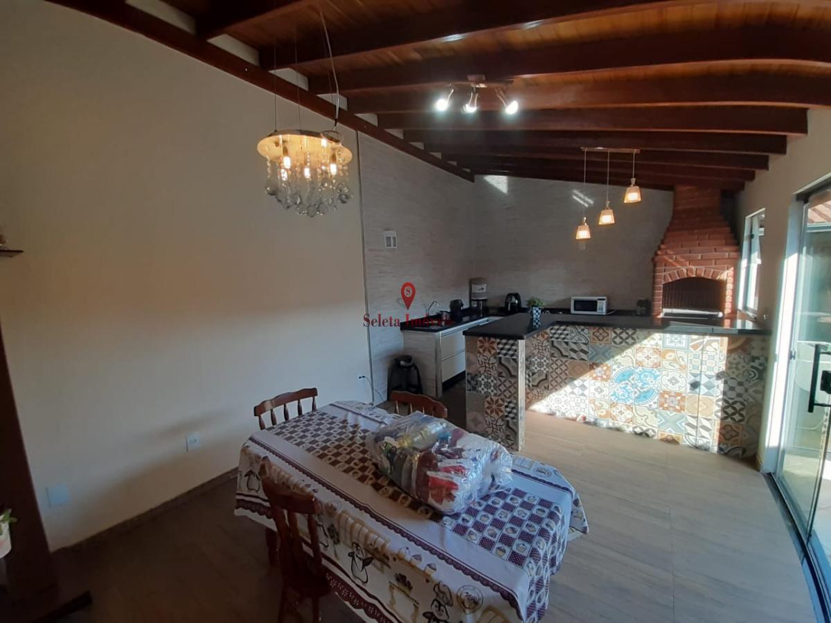 Casa à venda com 2 quartos, 80m² - Foto 1