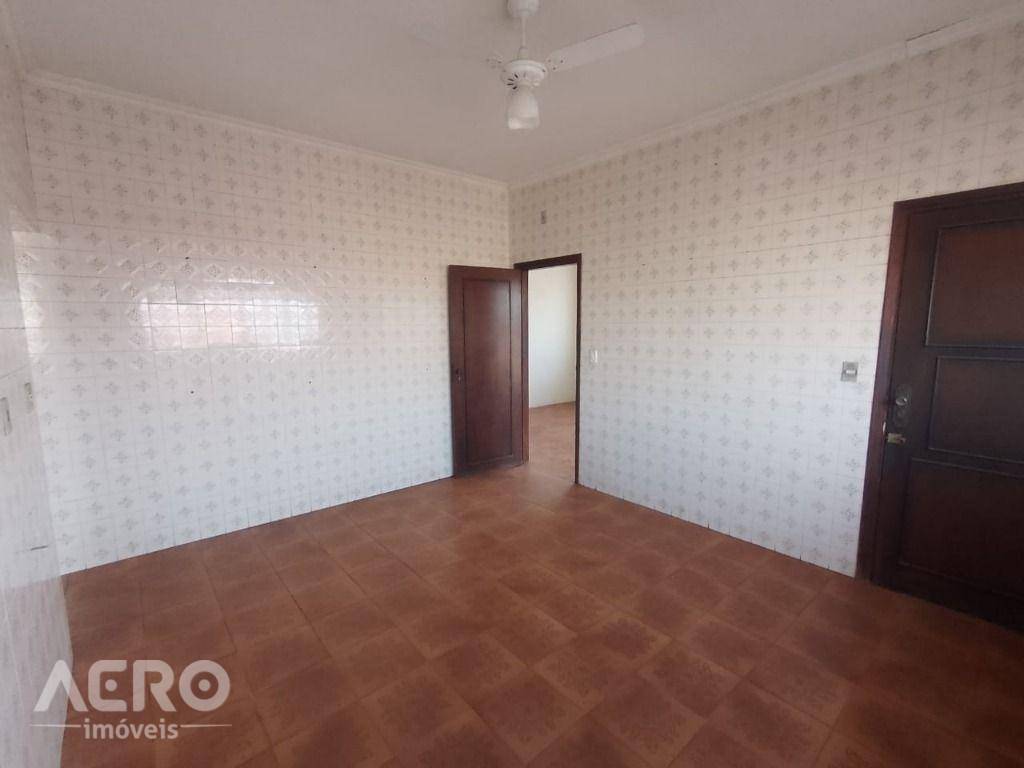 Casa à venda com 3 quartos, 170m² - Foto 8