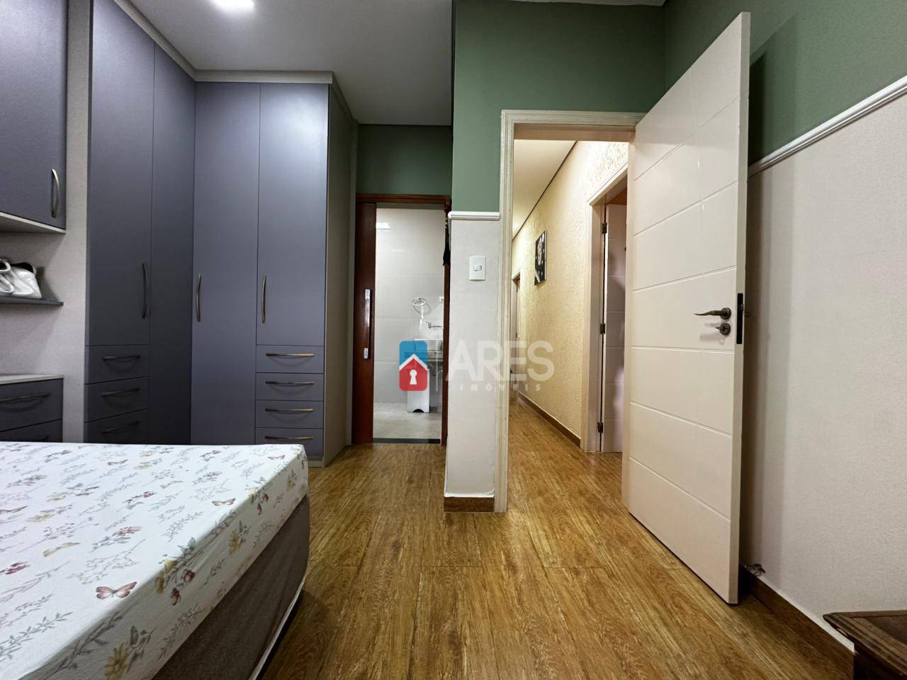 Casa para alugar com 4 quartos, 220m² - Foto 9