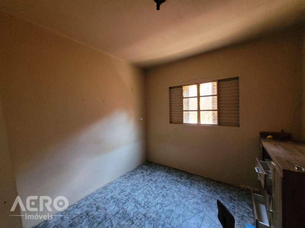 Casa à venda com 2 quartos, 60m² - Foto 4