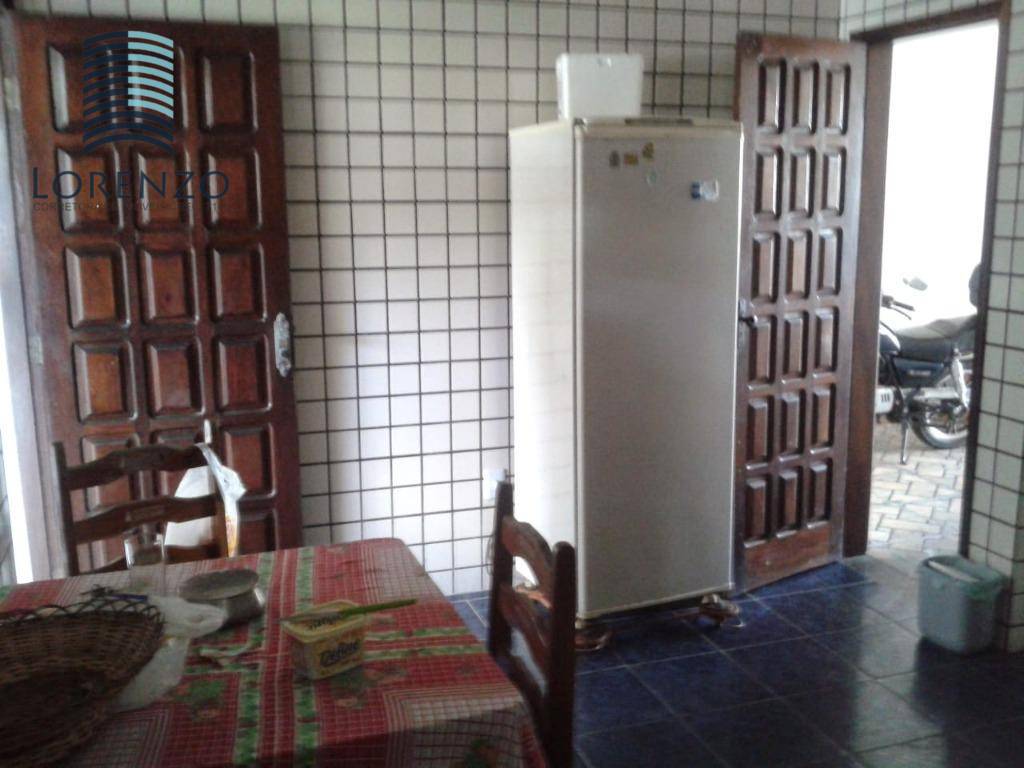 Casa de Condomínio à venda e aluguel com 6 quartos, 300m² - Foto 13