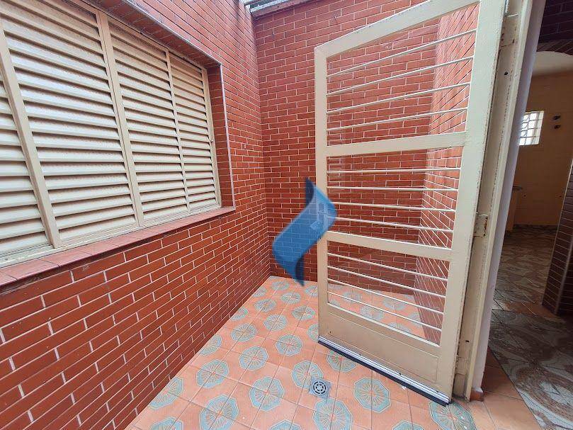 Casa à venda e aluguel com 3 quartos, 139m² - Foto 31