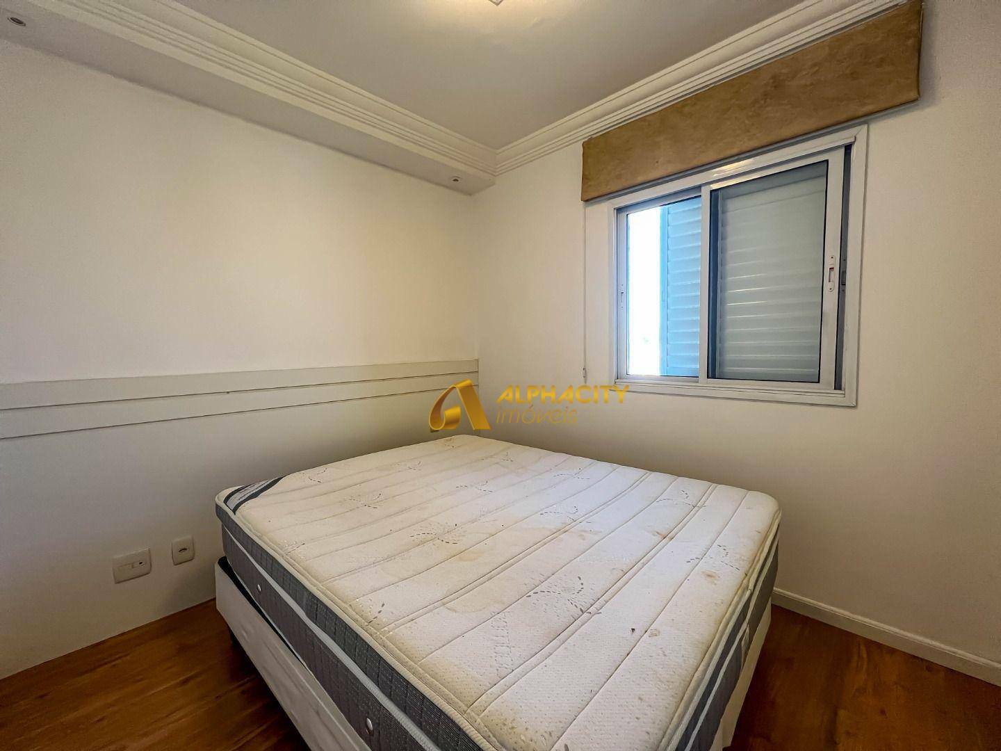 Apartamento à venda com 3 quartos, 105m² - Foto 2