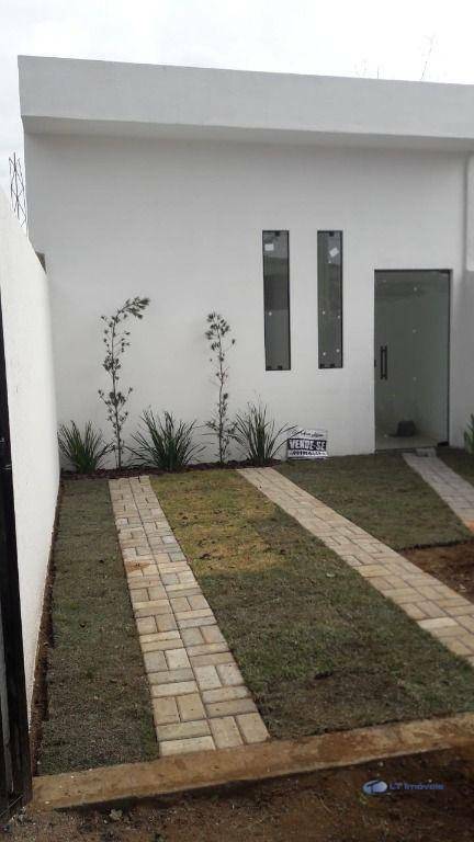 Casa à venda com 2 quartos, 63m² - Foto 1