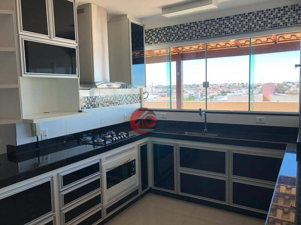 Apartamento à venda com 3 quartos, 200m² - Foto 3