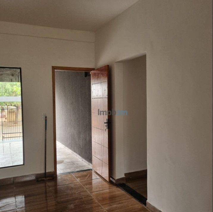 Casa à venda com 2 quartos, 109m² - Foto 2