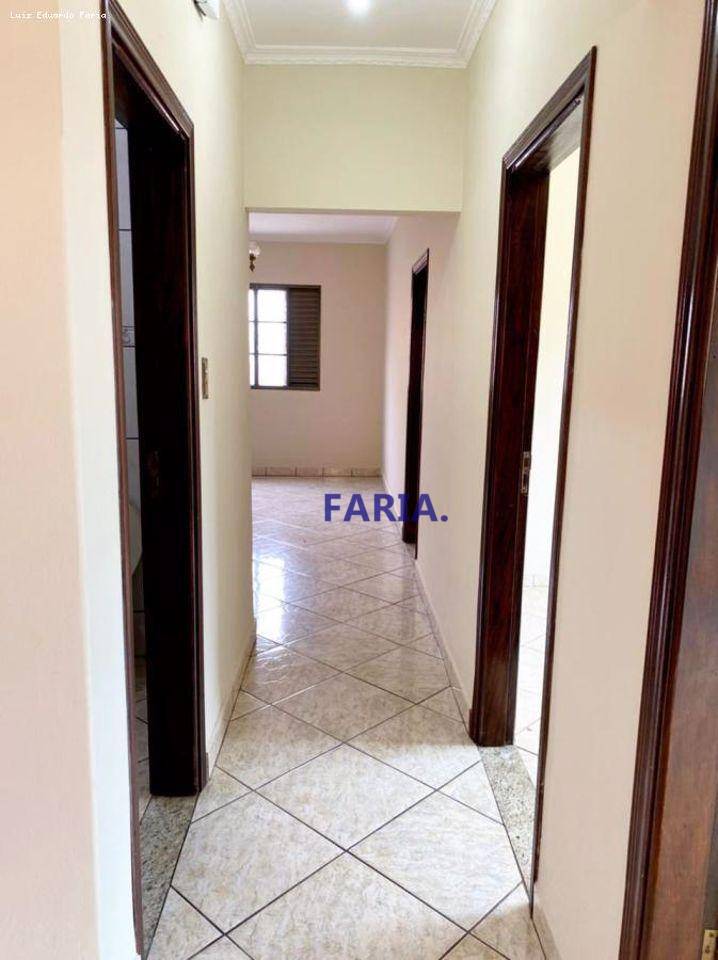 Casa à venda com 5 quartos, 209m² - Foto 6