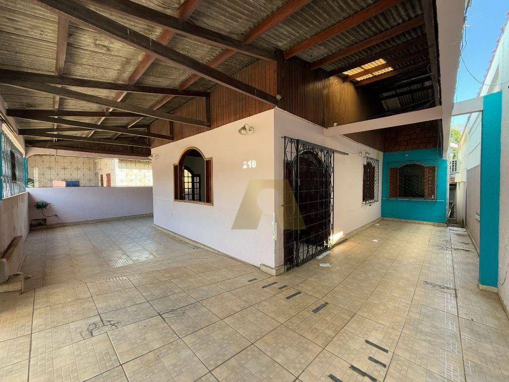 Casa para alugar com 3 quartos, 195m² - Foto 2