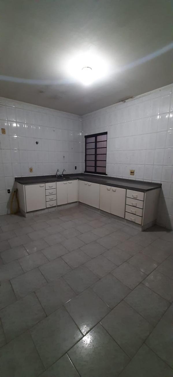 Casa à venda com 3 quartos, 250m² - Foto 3