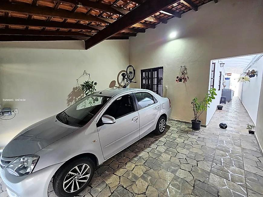 Casa à venda com 2 quartos, 200m² - Foto 1