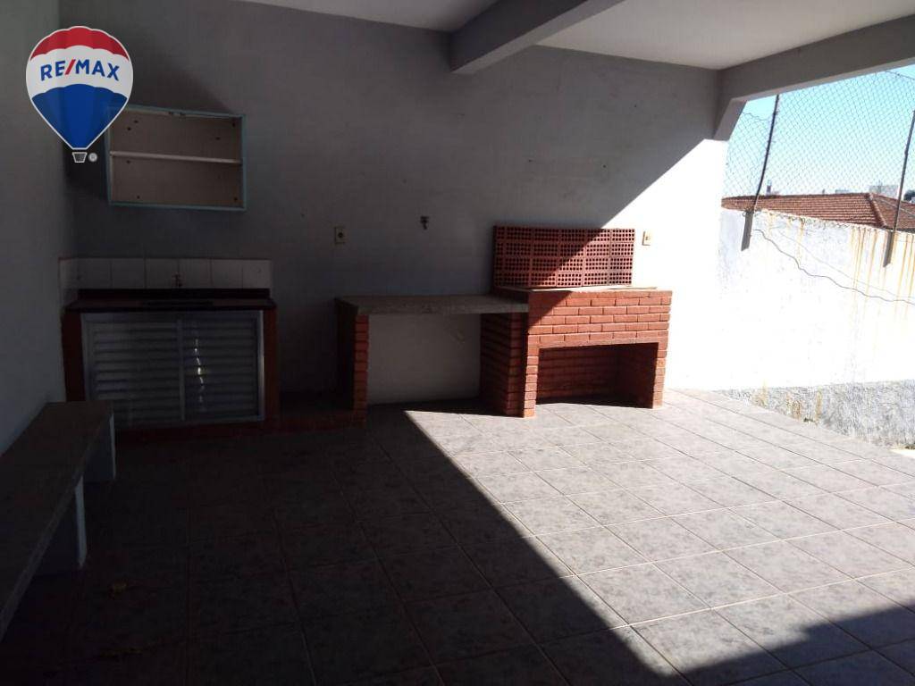 Casa à venda e aluguel com 3 quartos, 250m² - Foto 21