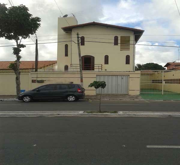 Casa à venda com 6 quartos, 300m² - Foto 2