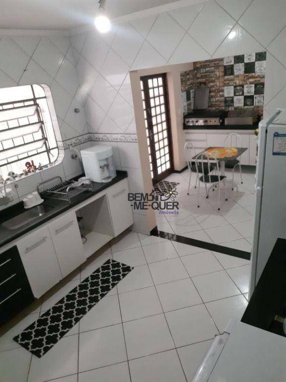 Sobrado à venda com 3 quartos, 200m² - Foto 9