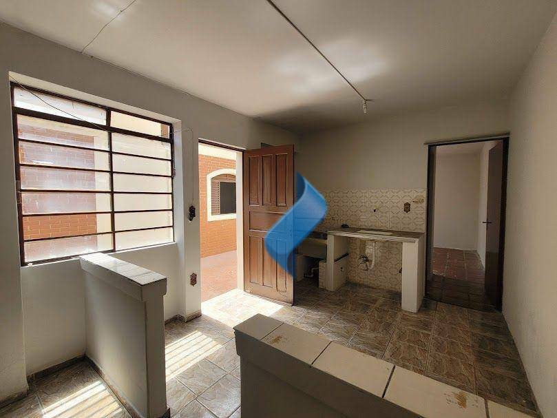 Casa para alugar com 3 quartos, 197m² - Foto 32