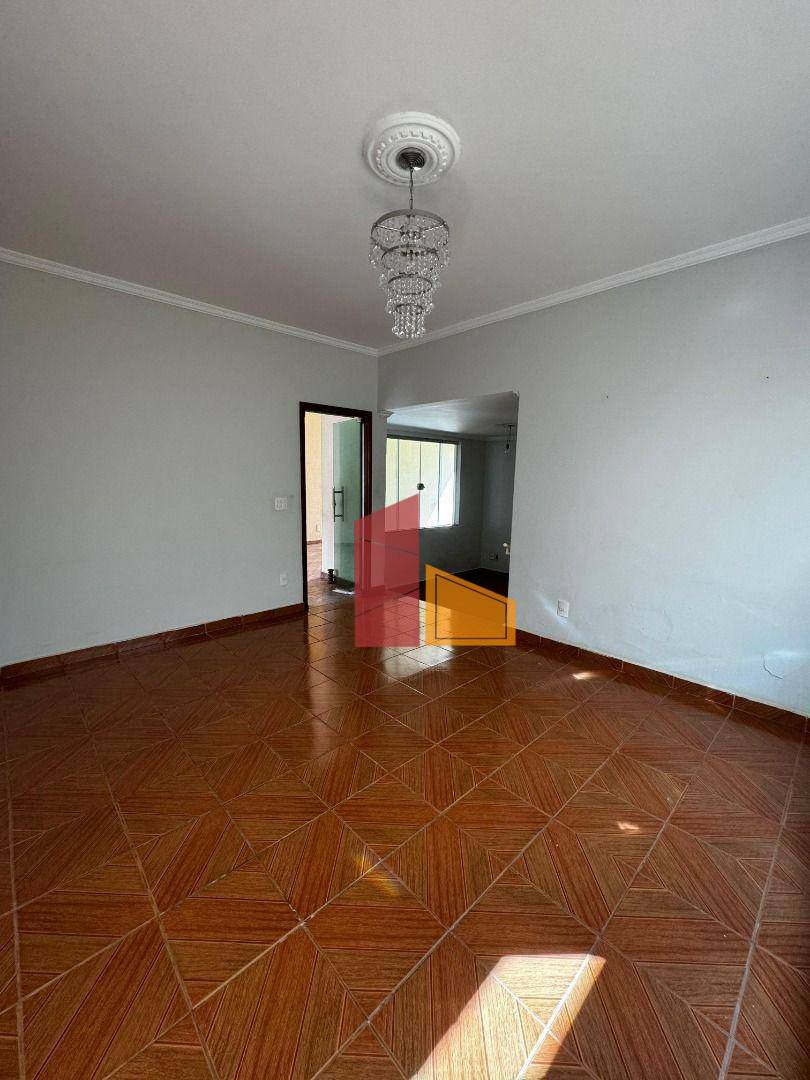 Casa à venda com 3 quartos, 130m² - Foto 2