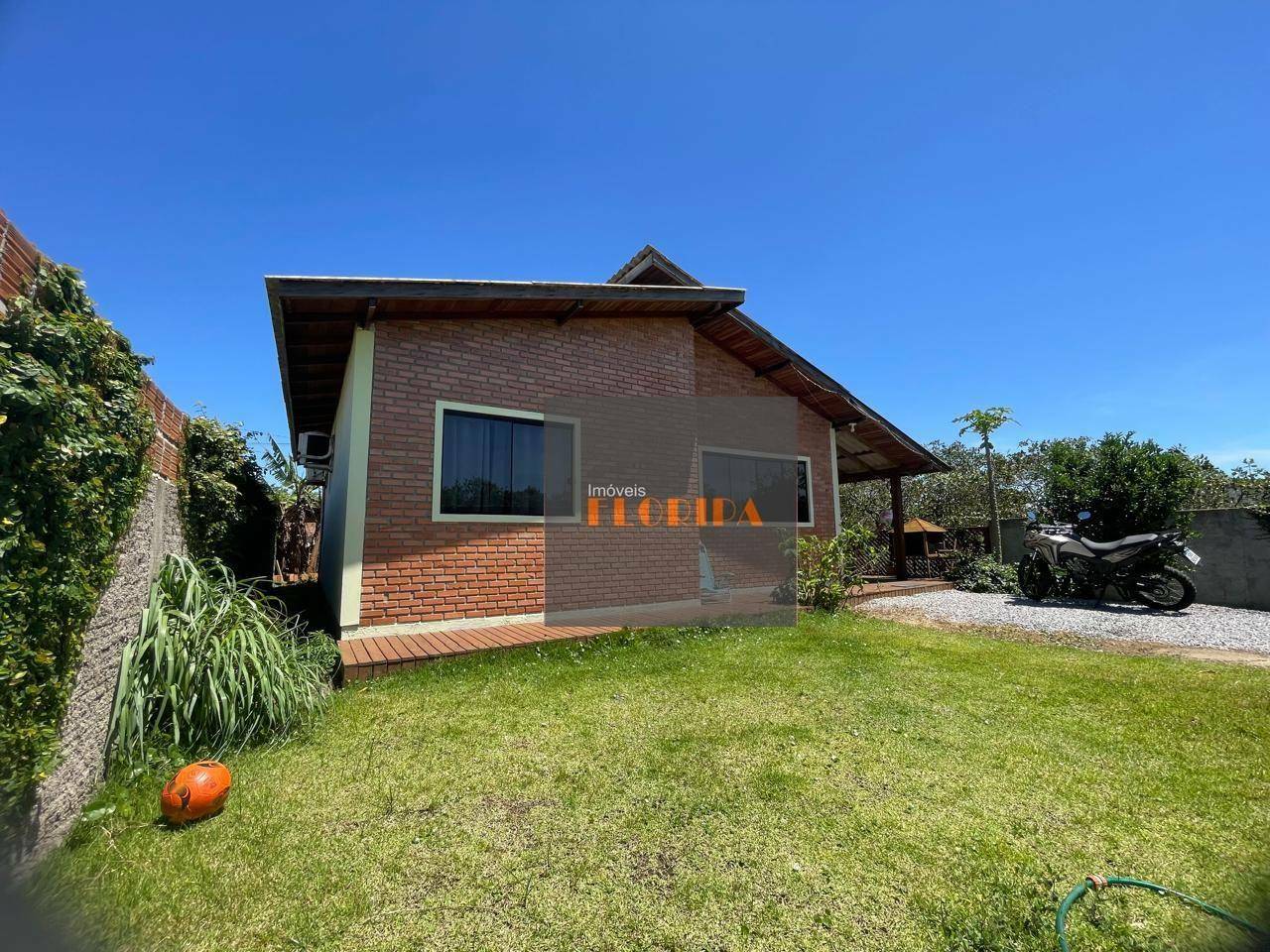 Casa à venda com 2 quartos, 100m² - Foto 1