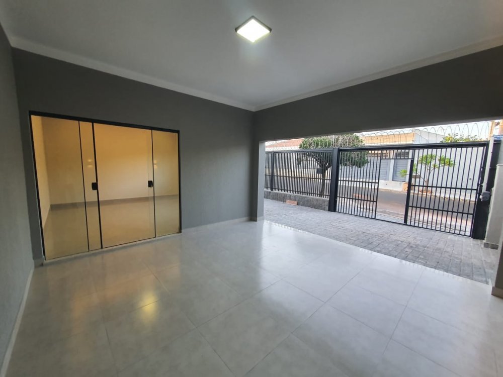Casa à venda com 3 quartos, 308m² - Foto 1