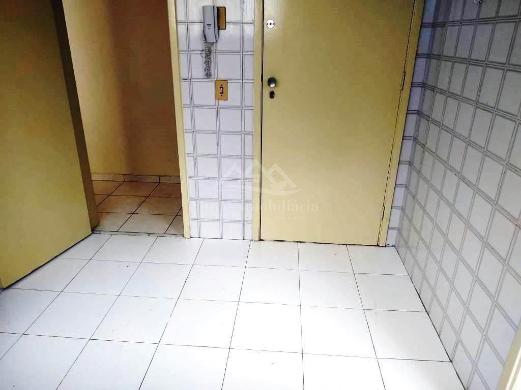 Apartamento à venda com 2 quartos, 75m² - Foto 22