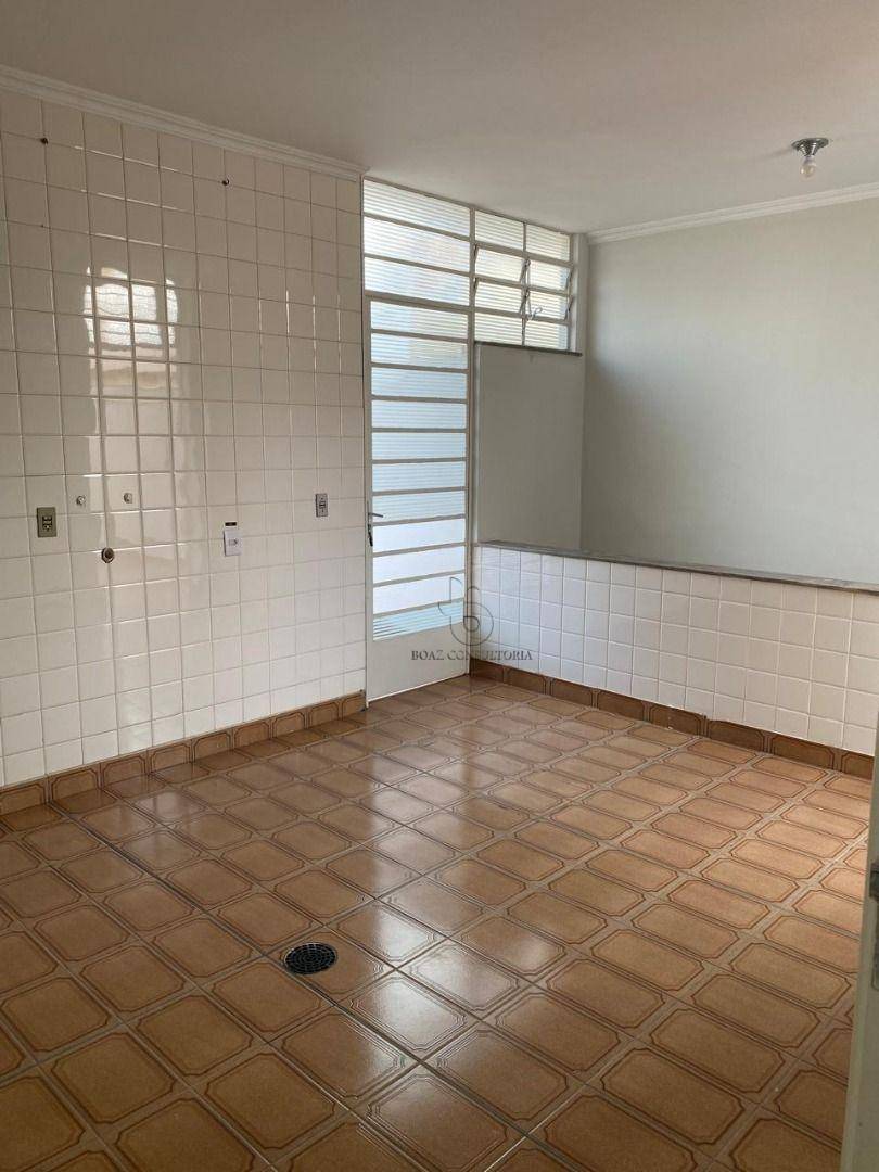 Casa para alugar com 3 quartos, 333m² - Foto 29