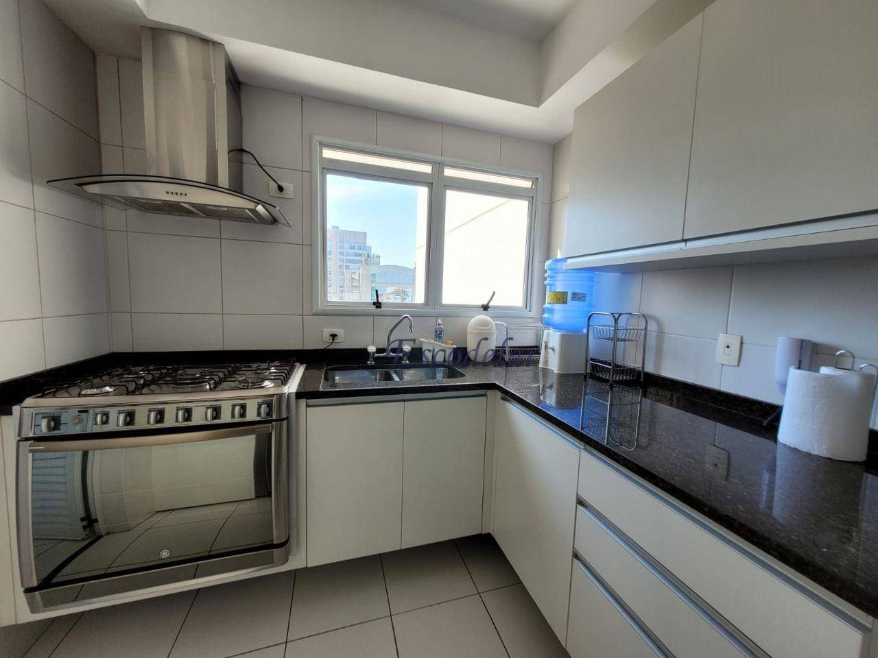 Apartamento para alugar com 4 quartos, 201m² - Foto 9