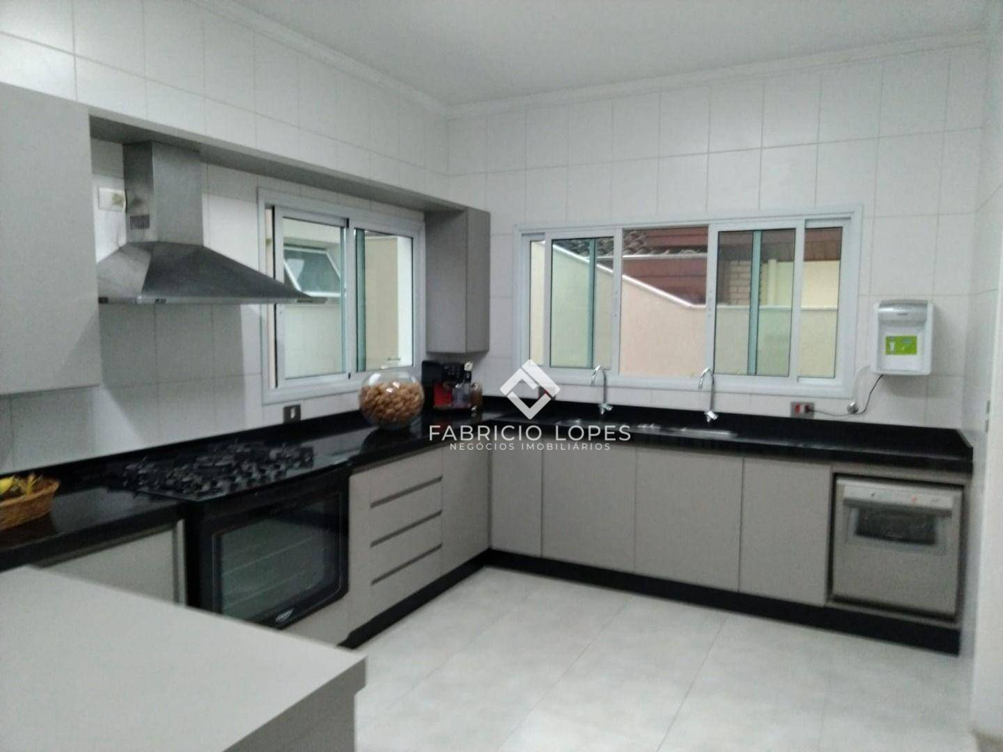 Casa à venda com 3 quartos, 317m² - Foto 5