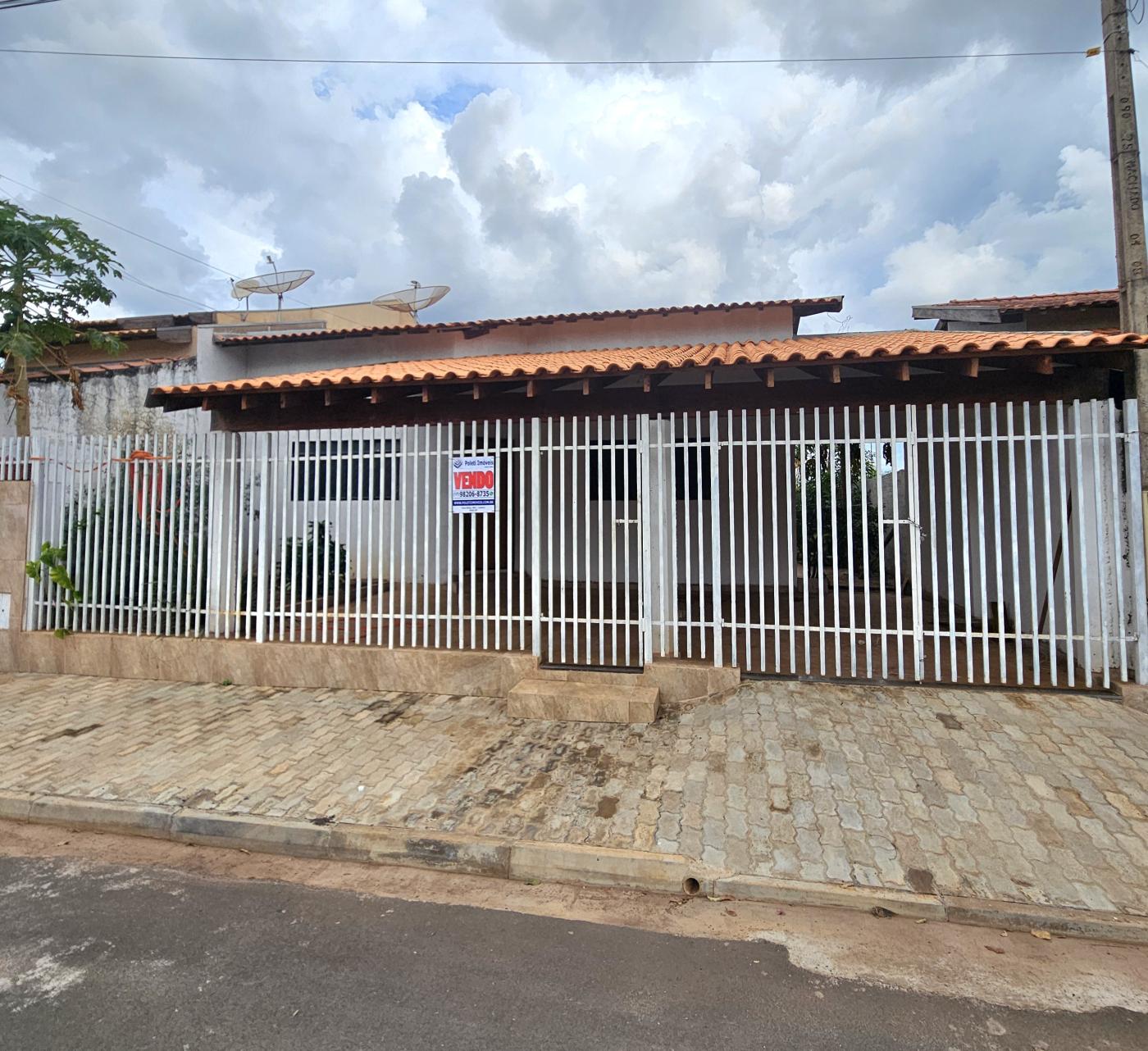 Casa à venda com 2 quartos, 230m² - Foto 1