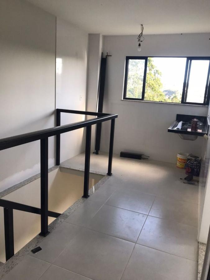 Casa à venda com 3 quartos, 330m² - Foto 2