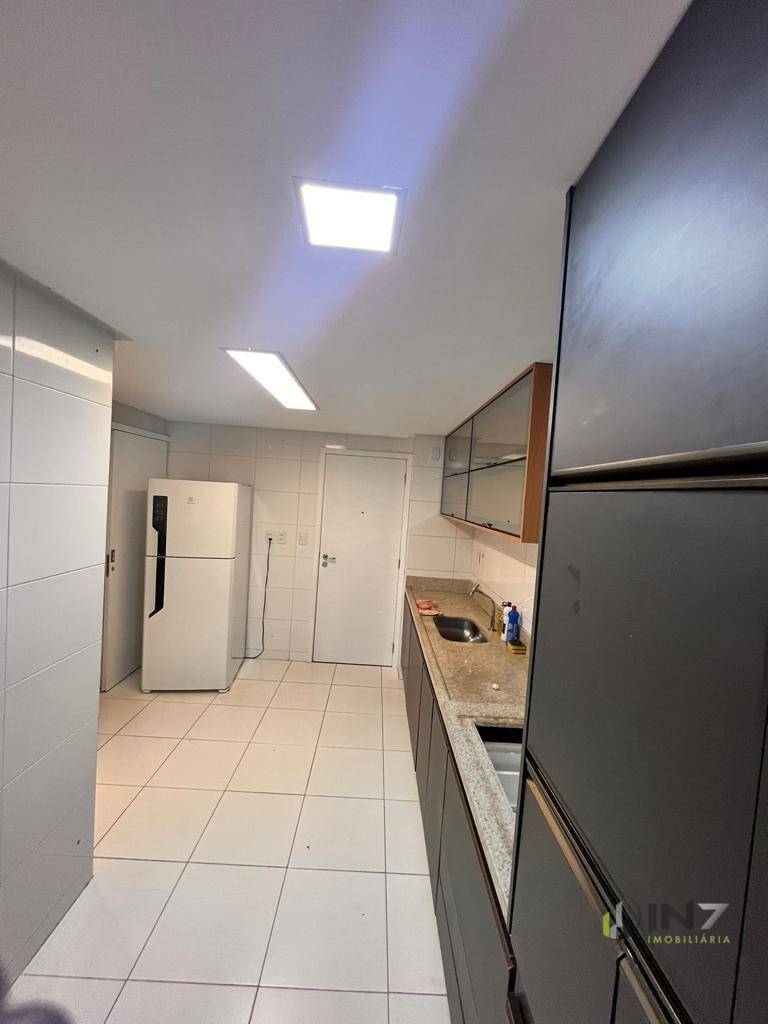 Apartamento à venda com 3 quartos, 113m² - Foto 2