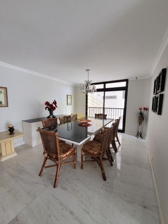 Apartamento à venda com 3 quartos, 180m² - Foto 4