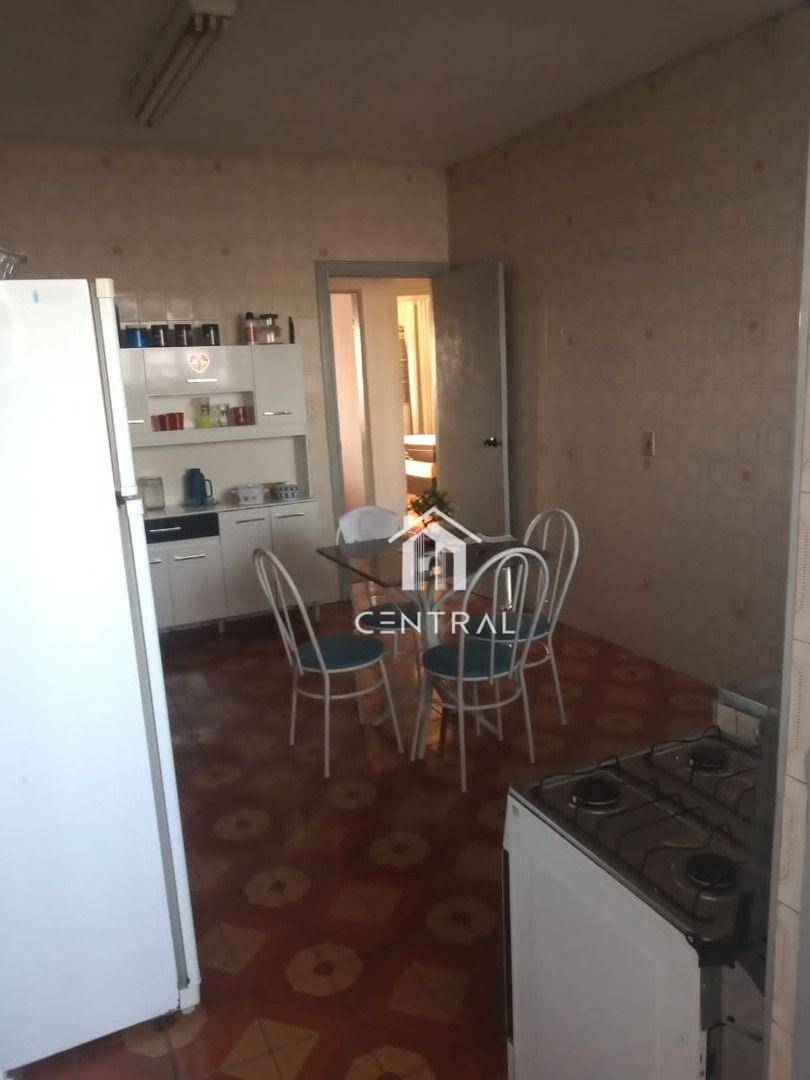 Sobrado à venda com 2 quartos, 300m² - Foto 4