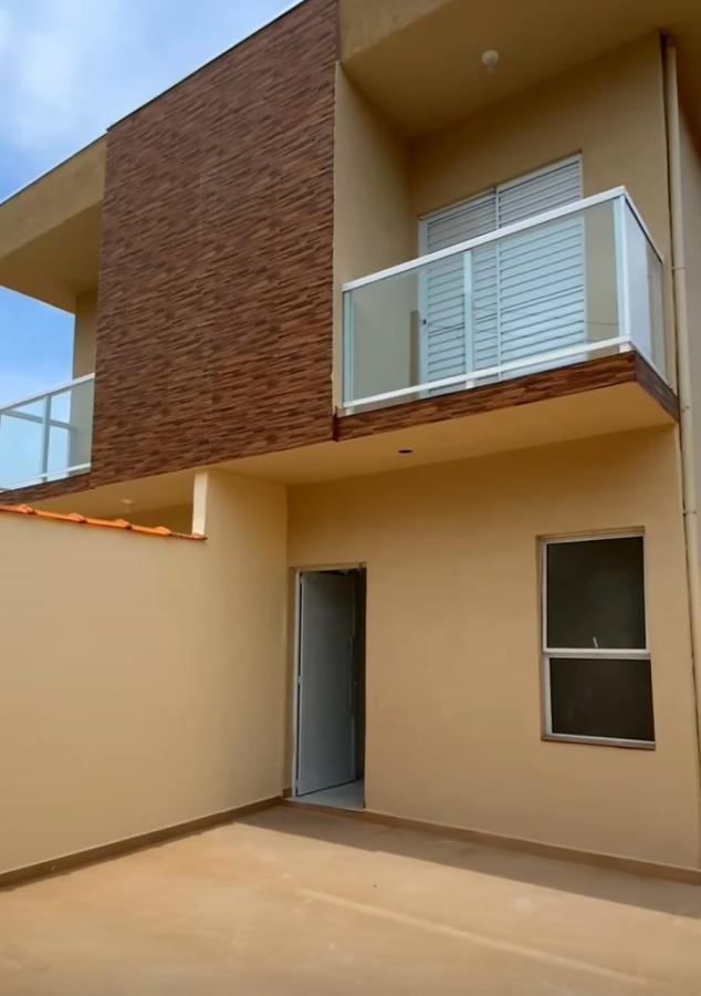 Casa à venda com 2 quartos, 125m² - Foto 2