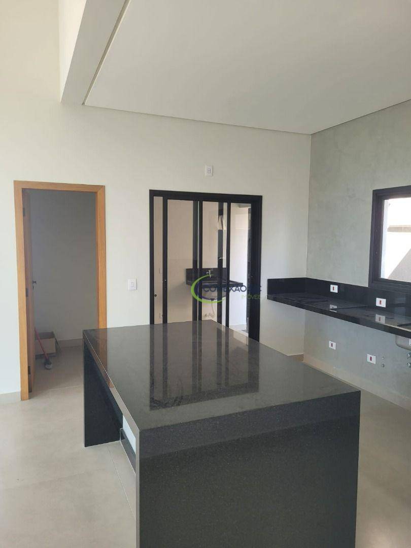 Sobrado à venda com 4 quartos, 333m² - Foto 1