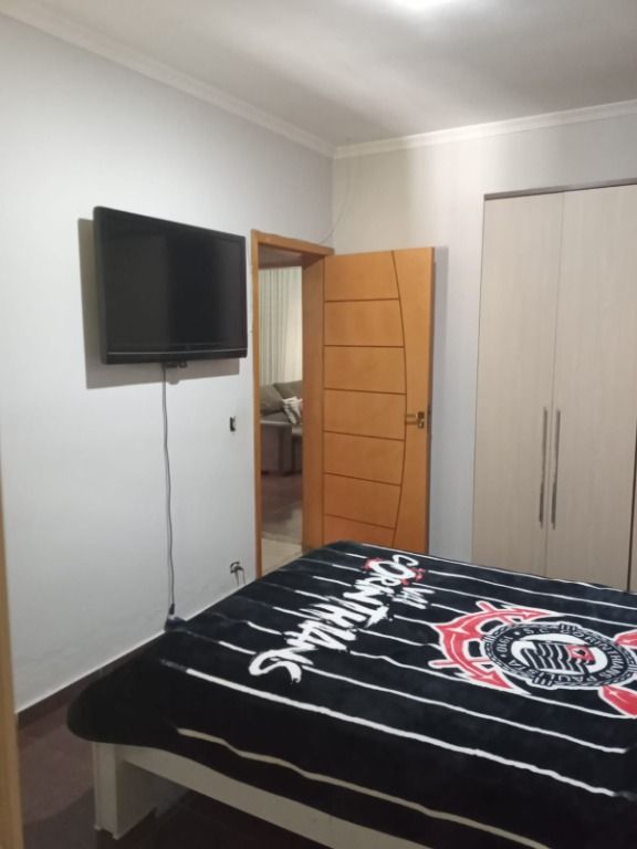 Casa à venda com 3 quartos, 200m² - Foto 2