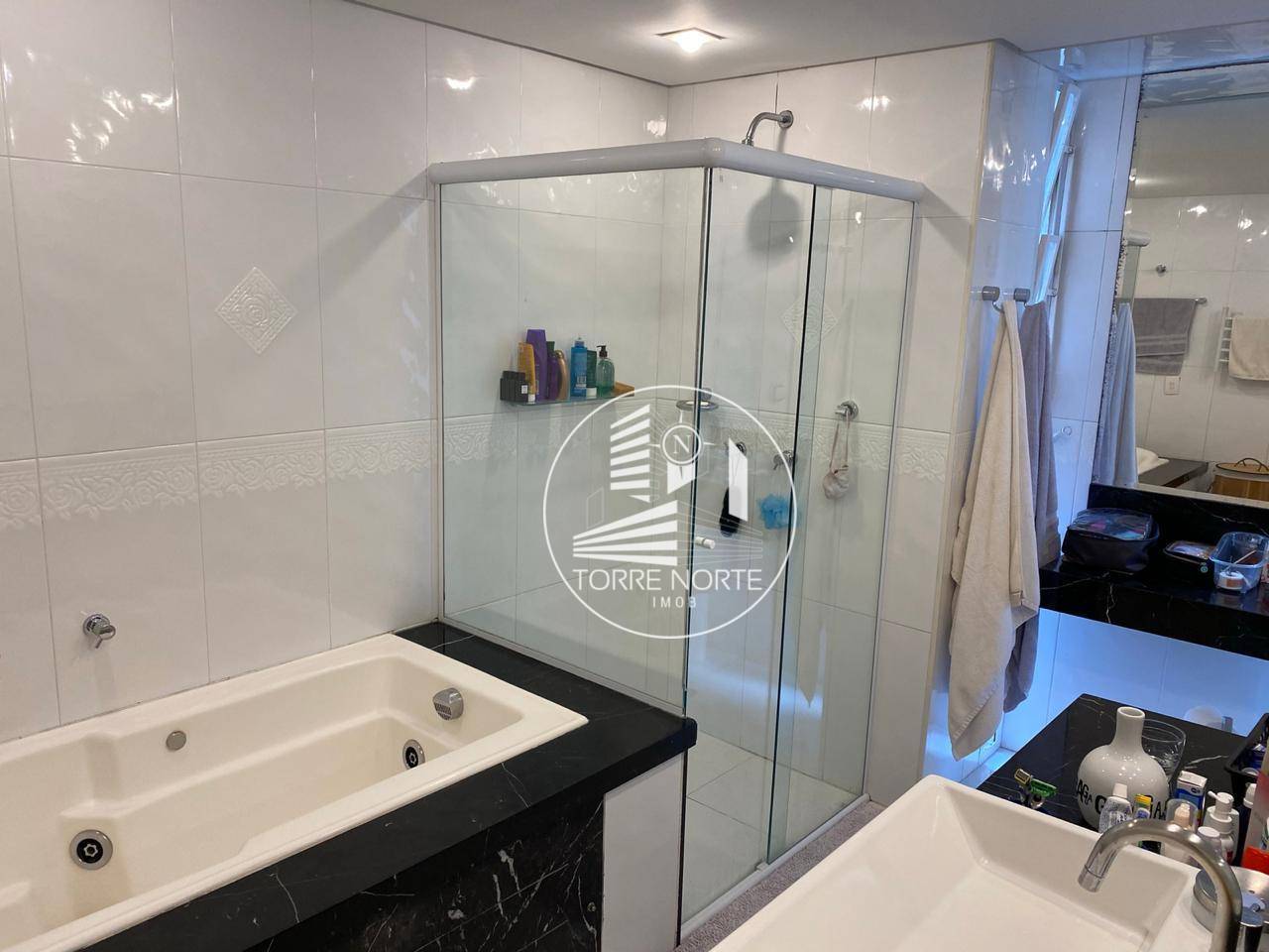 Apartamento à venda e aluguel com 3 quartos, 190m² - Foto 17